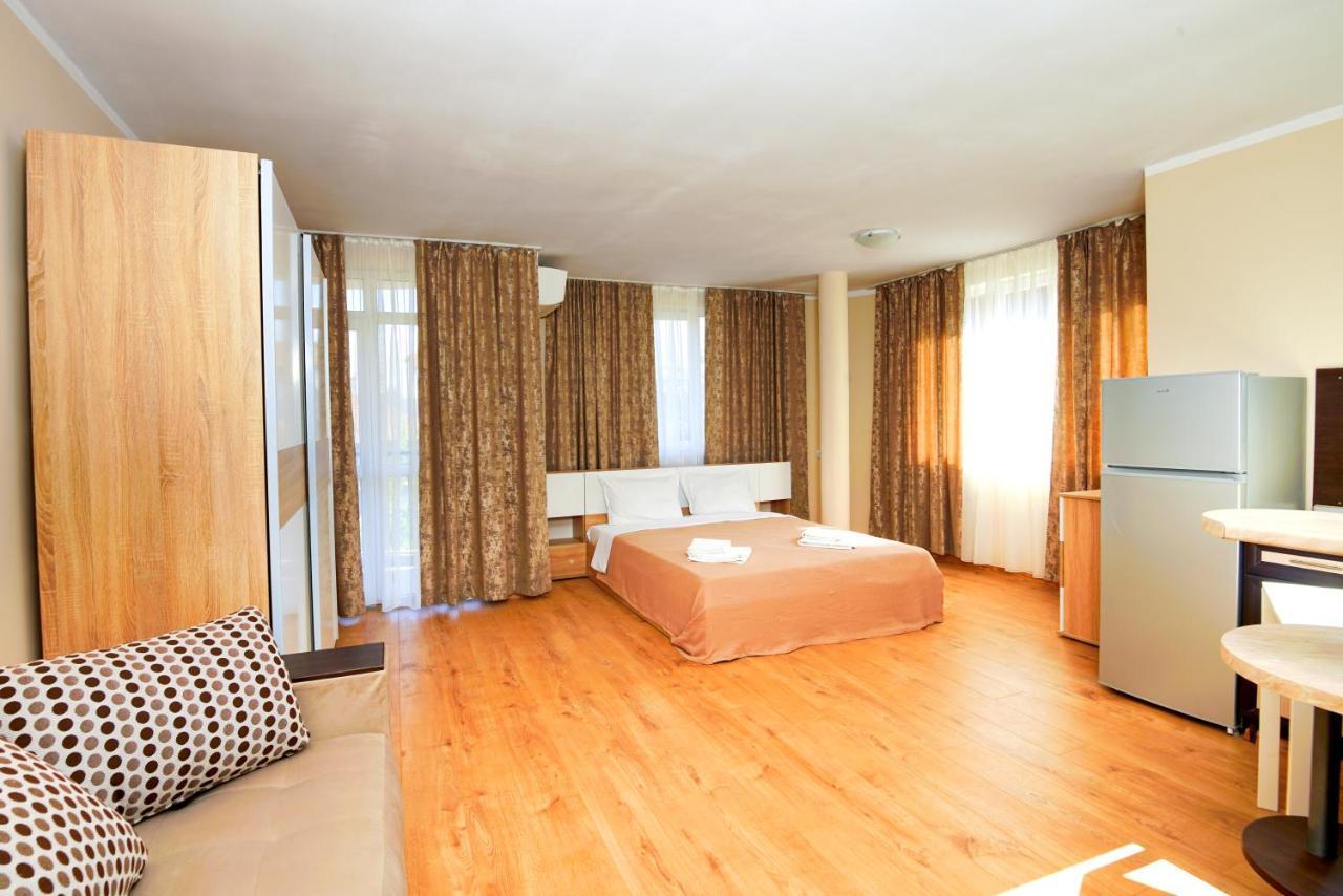 House With Garden Hotel Pomorie Exterior photo