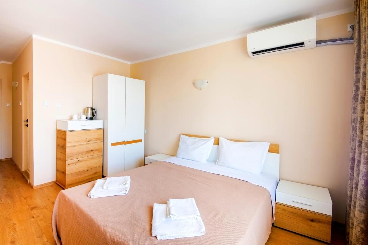House With Garden Hotel Pomorie Exterior photo
