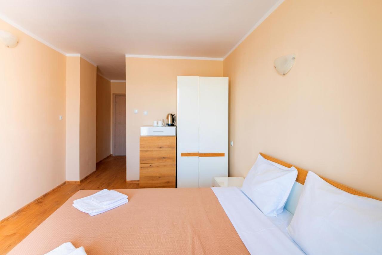 House With Garden Hotel Pomorie Exterior photo