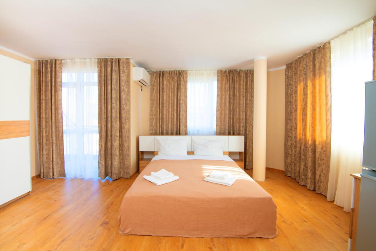 House With Garden Hotel Pomorie Exterior photo