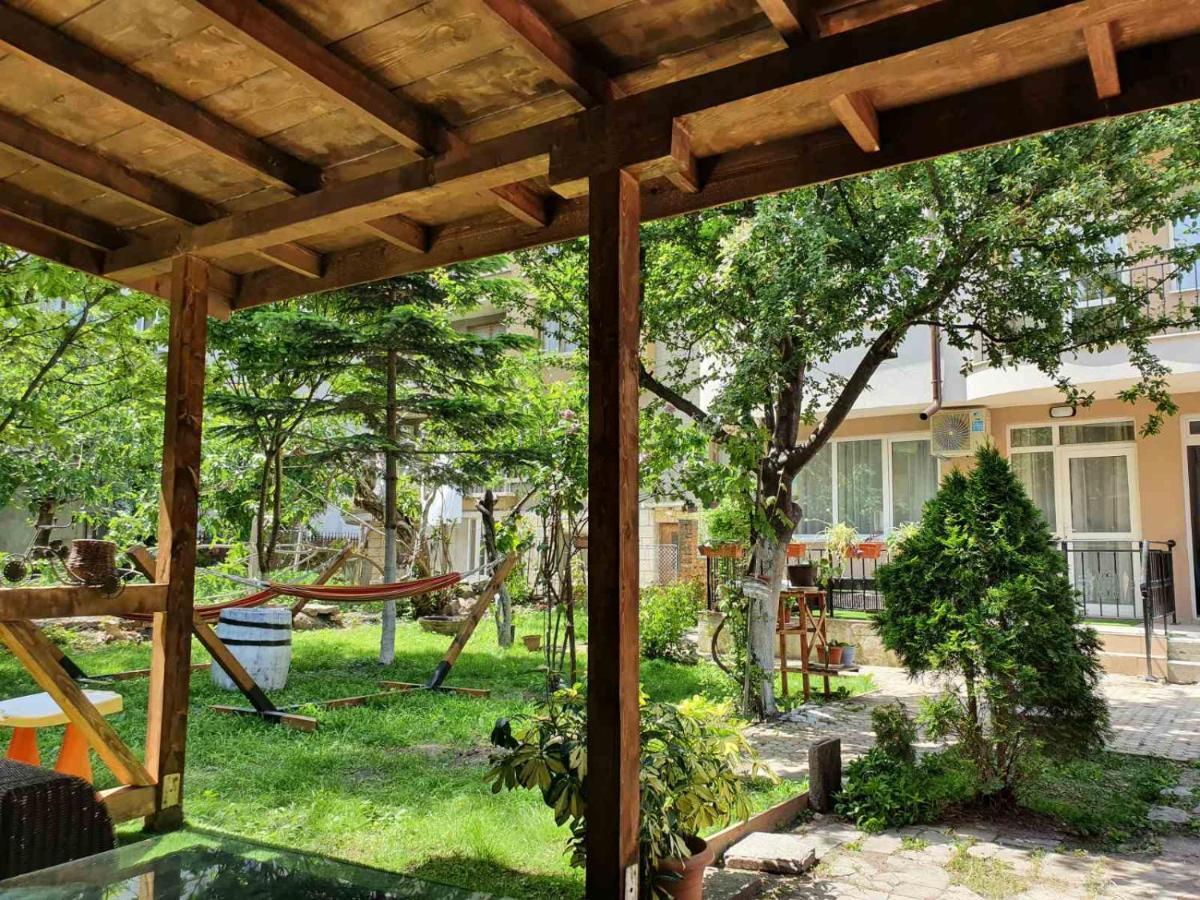 House With Garden Hotel Pomorie Exterior photo